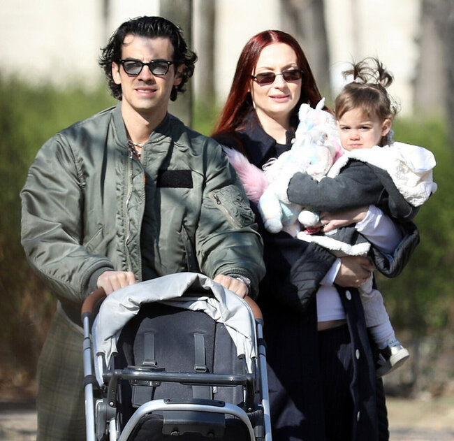 Gənc yaşlarında ana olan 17 ulduz - FOTO