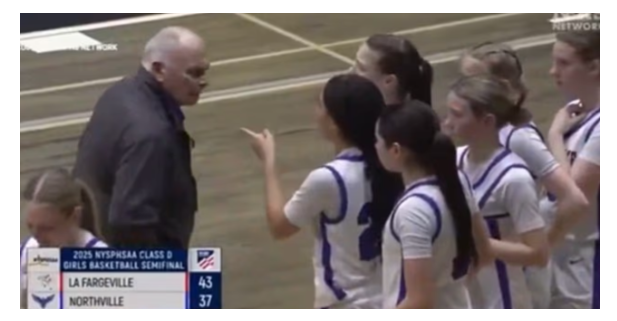 Məşqçi basketbolçunun saçını yoldu – Təcavüz və təhqir iddiası ilə məhkəməyə verildi