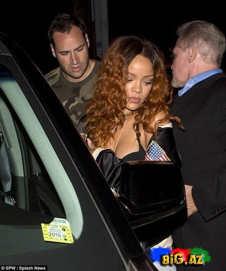 Rihanna yenə izdihama səbəb oldu - FOTO