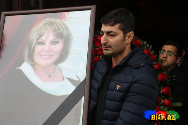 Amaliya Pənahova göz yaşları içində son mənzilə yola salındı - FOTOLAR