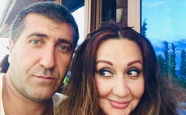 Naibə Allahverdiyeva gənc həyat yoldaşı ilə fotosunu yaydı