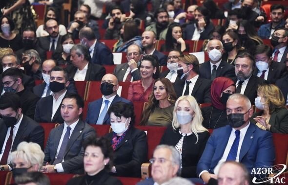 Arzu Əliyevaya Türkiyədə mükafat verildi - FOTOLAR