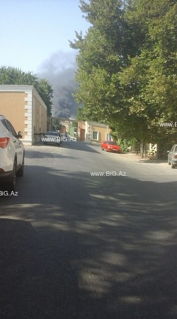 Bakıda DAHA BİR GÜCLÜ PARTLAYIŞ: şəhəri qara tüstü bürüdü - FOTOLAR
