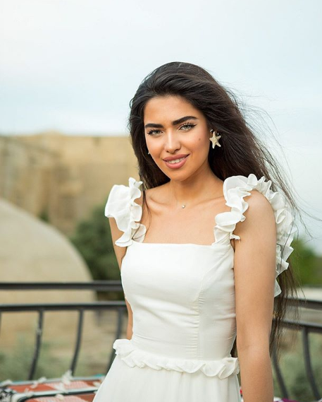 Azərbaycanın sosial şəbəkədə fenomen olan ən gözəl qızları - FOTOLAR