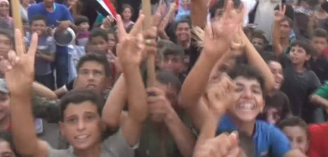 İŞİD-dən xilas olan suriyalı uşaqların sevinci – VİDEO