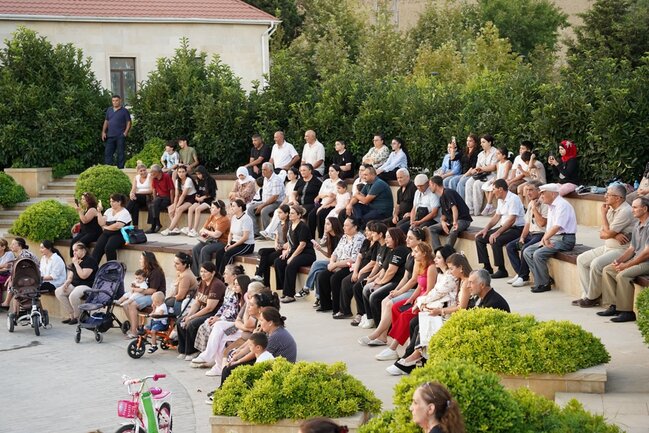 Paytaxtda yenə axşam konsertləri təşkil edildi - Fotolar