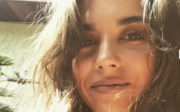 Bu qızın hərəkəti hər kəsi təəccübləndirdi - Evində qurbağa saxlayır - FOTOLAR