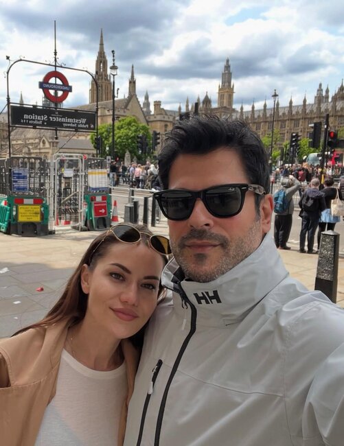 Fahriye Evcen və Burak Özçivit uşaqları ilə Londonda - FOTOLAR
