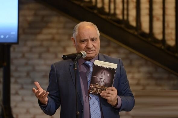 "Məhşər divanı: Yalanın 17 anı": Fəlsəfə doktoru sənədli romanının təqdimatını keçirdi - FOTO