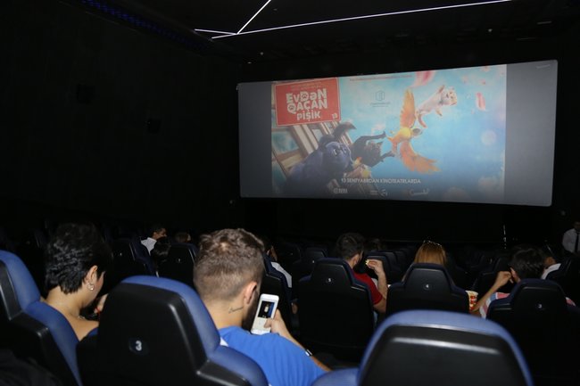 CinemaPlus-da "Evdən qaçan pişik" cizgi filminin azərbaycan dilində nümayişi keçirilib - FOTOLAR