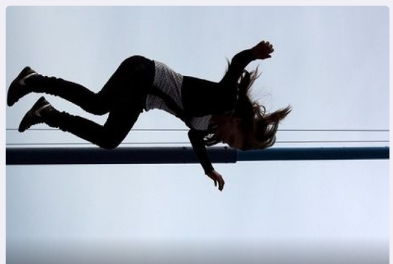 Gəncədə bədbəxt hadisə: Yeniyetmə qız 4-cü mərtəbədən yıxıldı