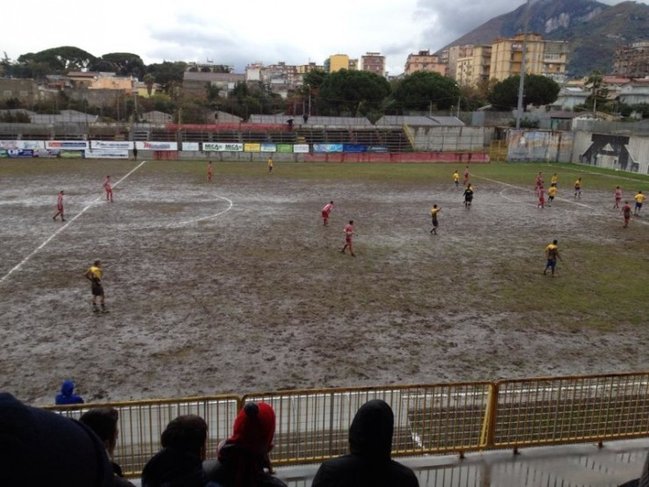 Dünyanın ən qeyri-adi futbol meydançaları - FOTOLAR