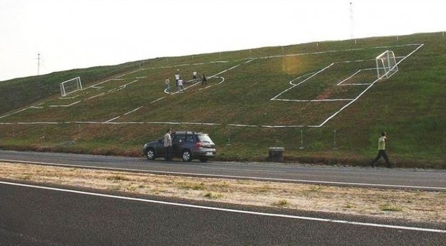 Dünyanın ən qeyri-adi futbol meydançaları - FOTOLAR