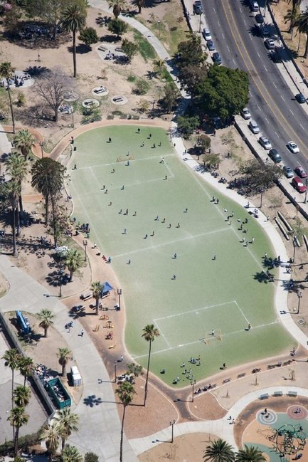 Dünyanın ən qeyri-adi futbol meydançaları - FOTOLAR