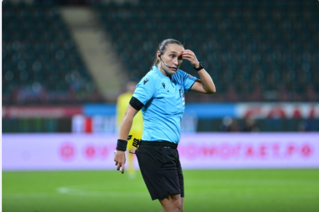 Qadın hakimə toxunan iranlı futbolçu meydandan qovuldu