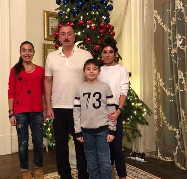 İlham Əliyev ad gününü ailəsi ilə birlikdə qeyd edib - FOTOLAR
