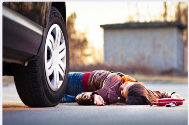 Qadını öz avtomobili əzib öldürdü - Görün necə?