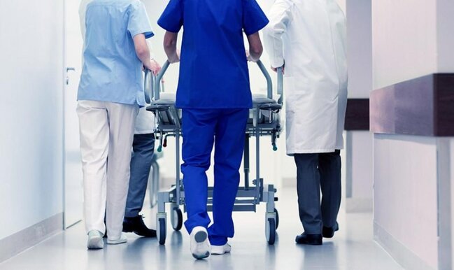 Şəmkirdə 2 əmioğlu bıçaqlanıb, biri ölüb, digərinin vəziyyəti ağırdır