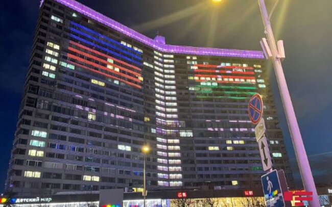 Moskvada binalar bayrağımızın rənglərinə boyandı - FOTO