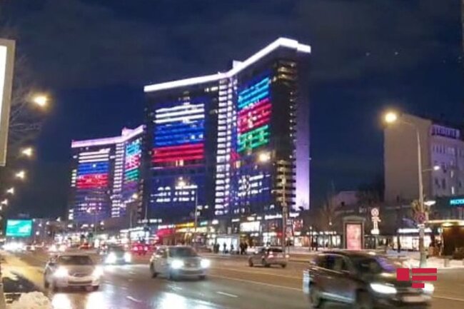 Moskvada binalar bayrağımızın rənglərinə boyandı - FOTO