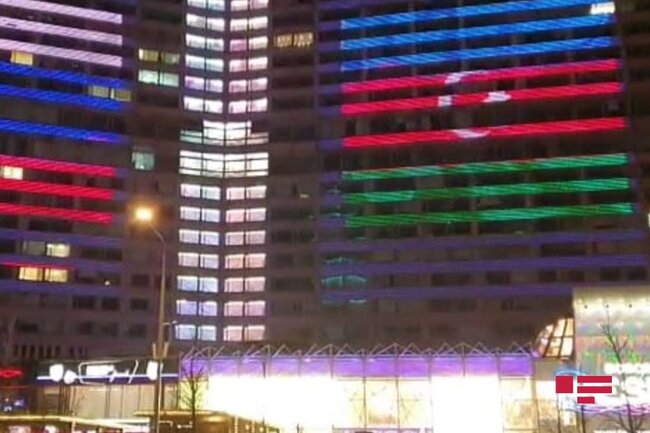 Moskvada binalar bayrağımızın rənglərinə boyandı - FOTO