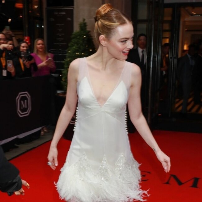 Heç kimin görmədiyi gəlinliyini qala gecəsinə geyindi - FOTO