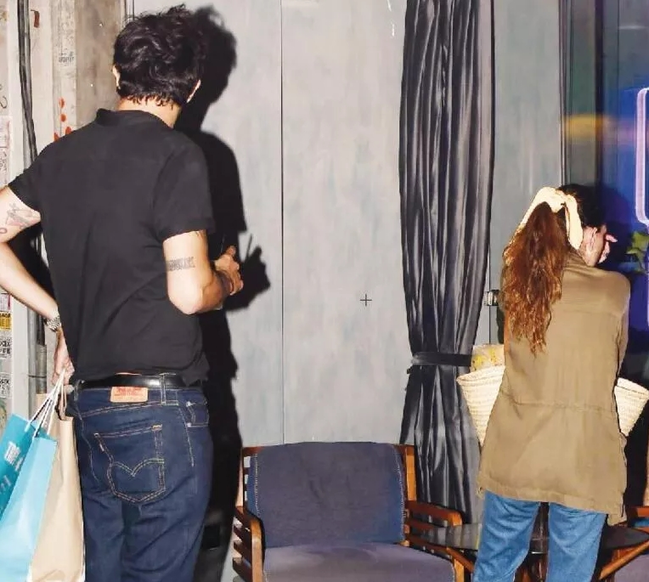 Yeni boşanan aktrisa sevgili tapdı - Fotolar