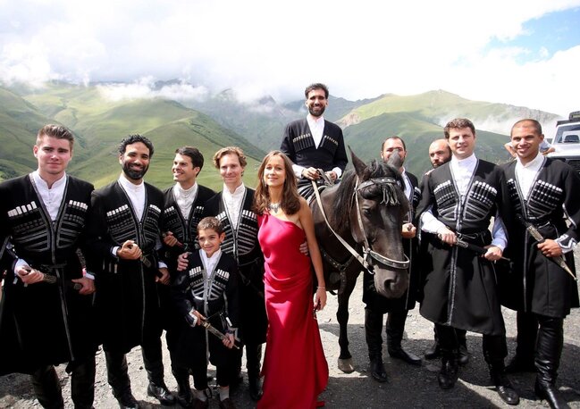 Gürcüstan prezidentinin oğlu evləndi - FOTOLAR