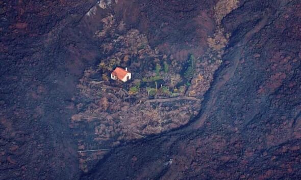 Kanar adalarındakı vulkanda salamat qalan "möcüzə ev" - FOTO