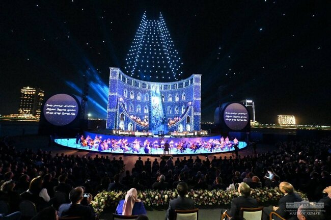 Sami Yusuf Səmərqənddə açılışda "Sarı gəlin" oxudu - Fotolar