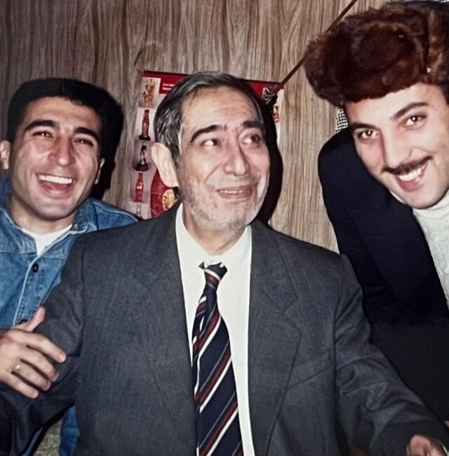 Bəhram aktyorların 23 il əvvəlki fotosunu yaydı