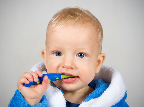 Dişləri hansı yaşdan fırçalamaq lazımdır?