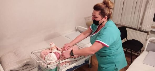 Gəncədə ikiaylıq uşağı xəstəxanaya anası gətiribmiş - YENİLƏNİB+FOTO