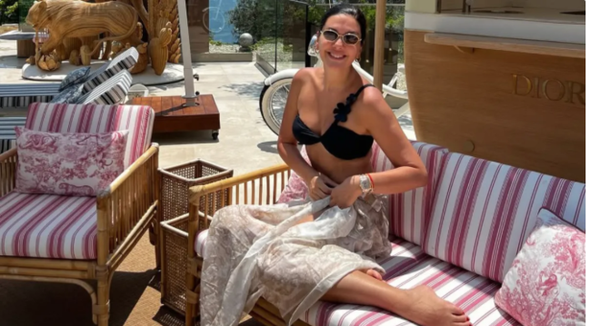 Bergüzar Korel görünüşü ilə göz qamaşdırdı