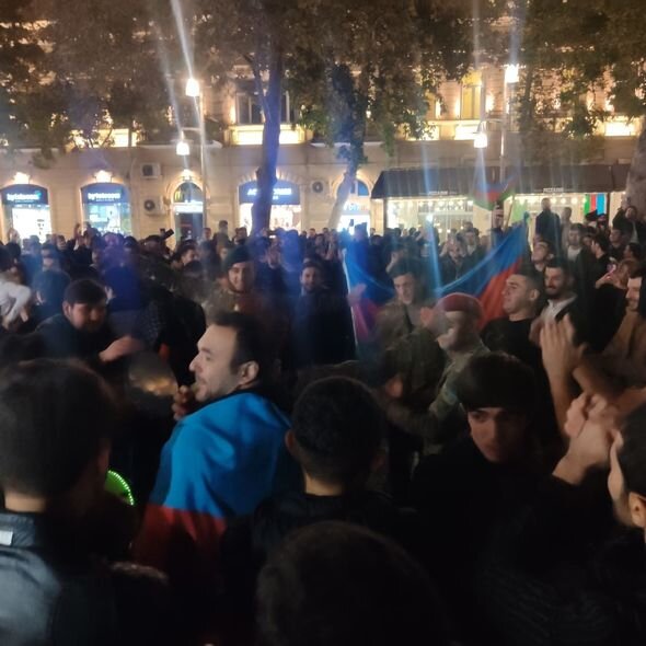 Paytaxt sakinlərinin Zəfər Günü sevinci – FOTO