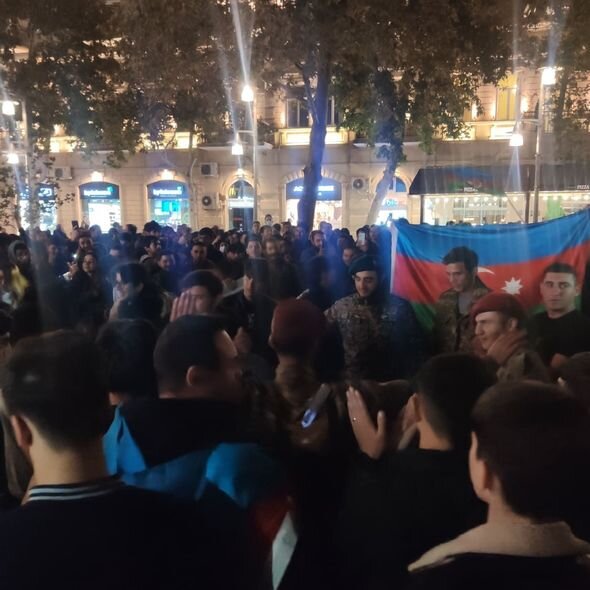 Paytaxt sakinlərinin Zəfər Günü sevinci – FOTO