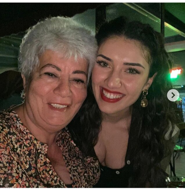 Ülviranın modelə bənzəyən qızı gözəlliyi ilə HEYRAN EDİR - FOTOLAR