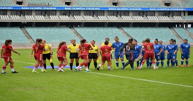 İspan qızlar Azərbaycanı Bakıda rüsvay etdi