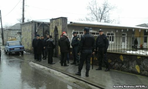 Cümə məscidində BOMBA HƏYƏCANI