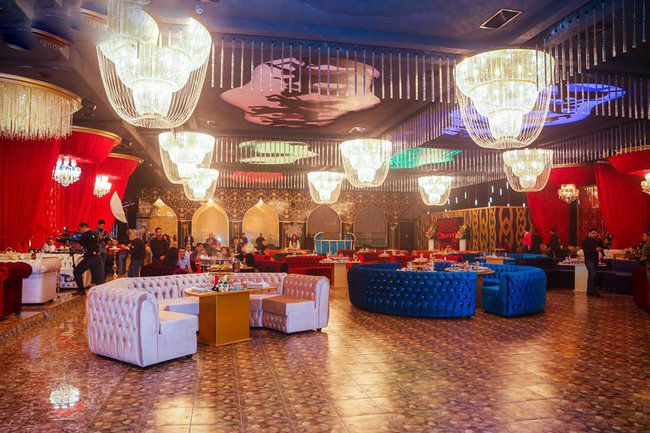 Bakıda yeni " Cratos Hall" şəbəkəsinə daxil olan "Cratos lounge" klub açılıb - FOTOLAR