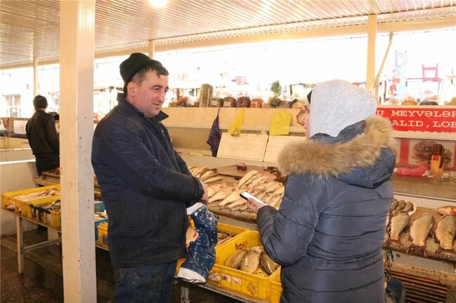 Bayram öncəsi balıq bazarında canlanma: "Kütümə tələbat artıb, qiyməti bahaşıb" - FOTOLAR