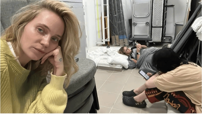 Qlyukoza ailəsi ilə birgə İsraildə sığınacaqda gizlənir - Fotolar