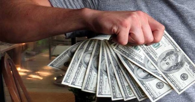 "Qara bazar"da dollar sürətlə ucuzlaşır - MƏZƏNNƏ