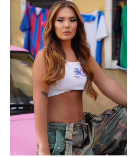 Məşhur müğənni yeni klipindən görüntülər paylaşdı