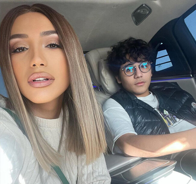 Röya lüks avtomobilində oğlu Hüseynlə görüntülərini paylaşdı - VİDEO