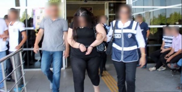 Azərbaycandan Türkiyəyə qadın "ixrac edən" şirkətlər - "İndi ancaq qadınları göndəririk, nə istəsəniz var..." - FOTO