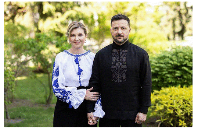 Zelenski ailəsi ilə milli geyimdə poza verdi