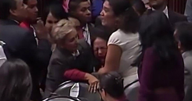 Deputat qızının ölüm xəbərini iclasda eşitdi, halı pisləşdi - VİDEO+FOTOLAR