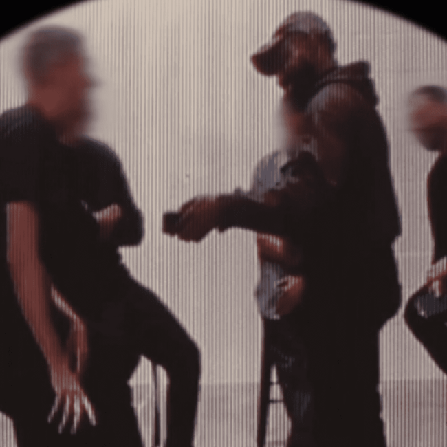 "Adidas"ın işçilərinə pornosunu göstərdi - FOTO