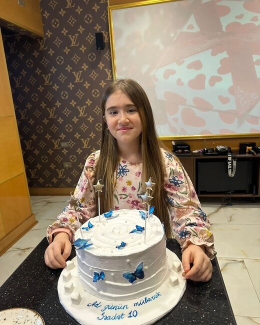 Emilin 10 yaşlı Səadəti - FOTOLAR